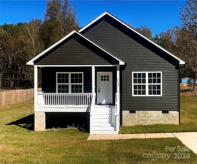 view of front facade featuring covered porch and a front yard