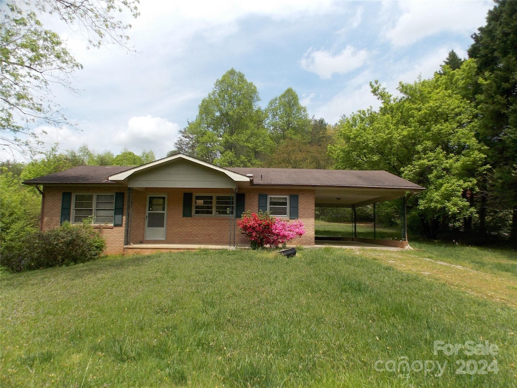3349 Blue Creek Rd, Lenoir, NC 28645 - ranch-style home featuring a front yard