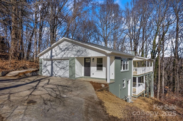 view of front of home featuring a garage