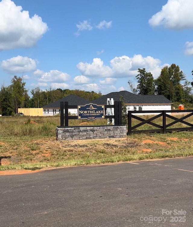 view of community / neighborhood sign