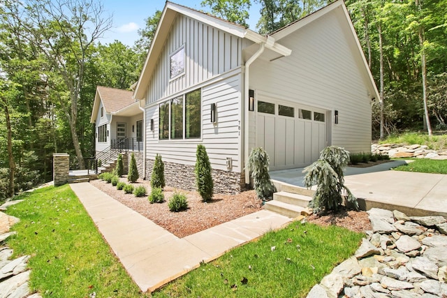 view of front of home with a garage