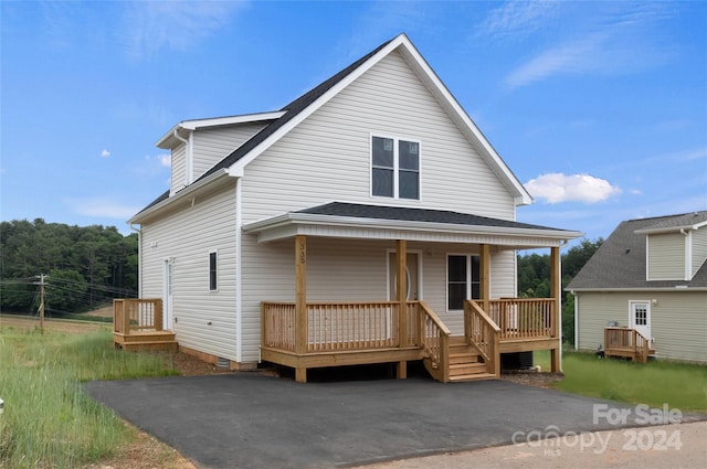 view of front of property featuring covered porch