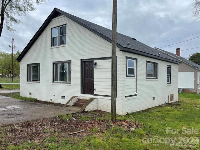 rear view of house featuring a yard