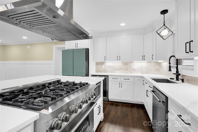 kitchen featuring dark wood-type flooring, appliances with stainless steel finishes, sink, island exhaust hood, and hanging light fixtures