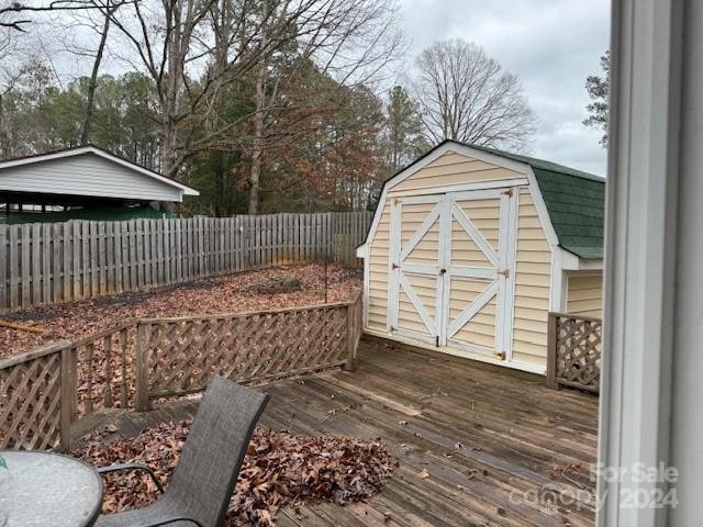 view of shed / structure