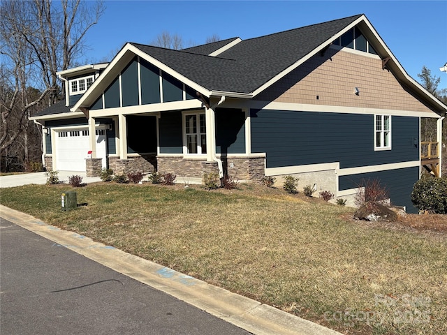 craftsman house featuring a porch and a front lawn