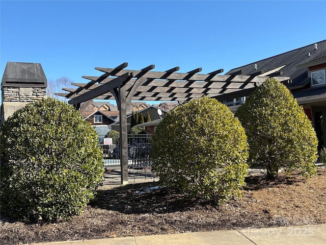 view of yard featuring a pergola