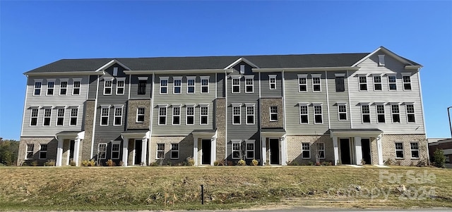 view of front facade with a front lawn