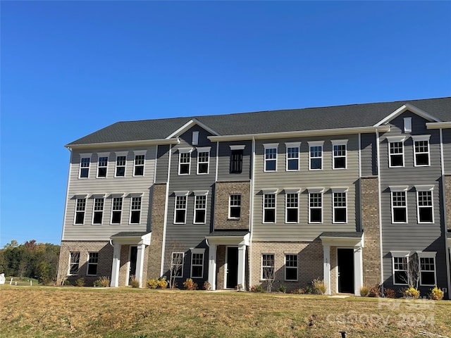 view of front of house with a front yard