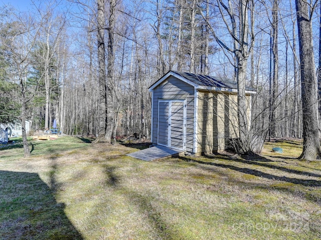 view of outdoor structure with a yard