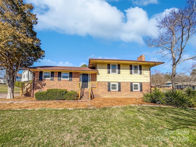 split level home featuring a front yard