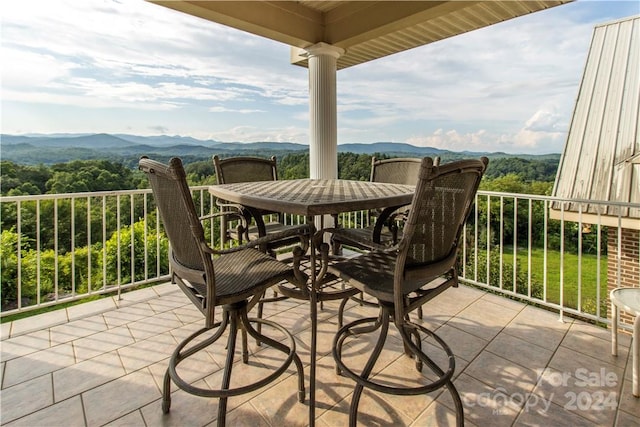 balcony featuring a mountain view