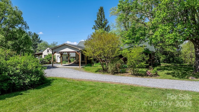 view of yard featuring a carport