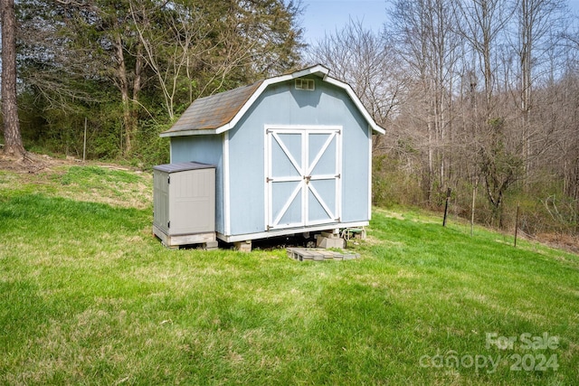 view of shed / structure featuring a yard