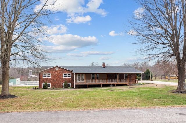 view of front of house featuring a front lawn and covered porch