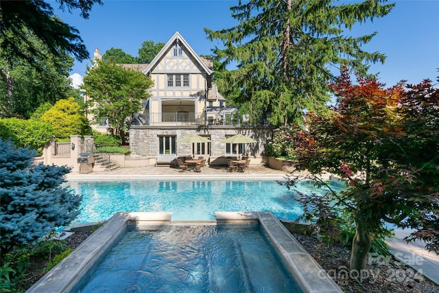 view of swimming pool featuring a patio area