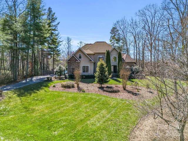 view of front of home featuring a front lawn