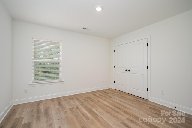 empty room featuring light hardwood / wood-style flooring