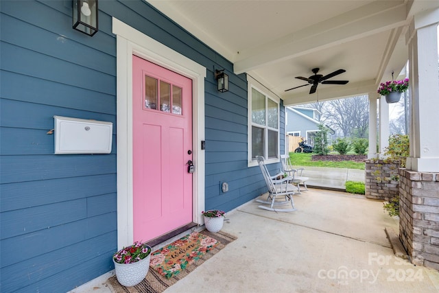 property entrance with a porch and ceiling fan