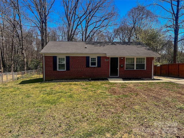 single story home with a front lawn