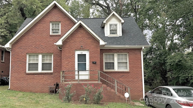 view of front facade with a front yard