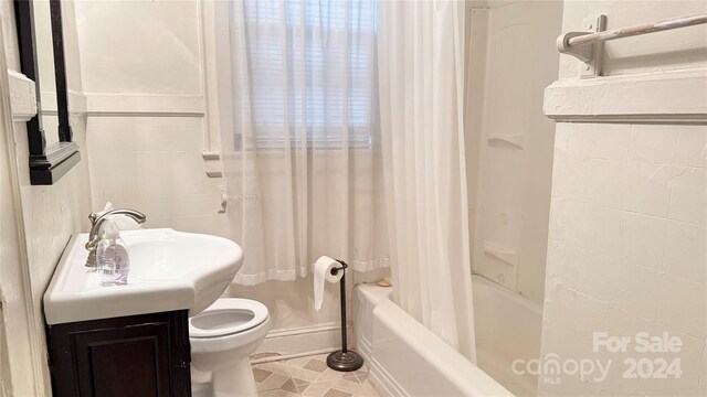 full bathroom with shower / bath combination with curtain, tile patterned flooring, vanity, and toilet