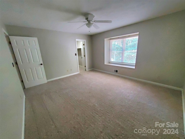 carpeted empty room featuring ceiling fan