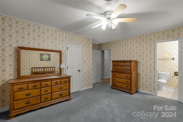 bedroom with light carpet, ensuite bath, a textured ceiling, and ceiling fan