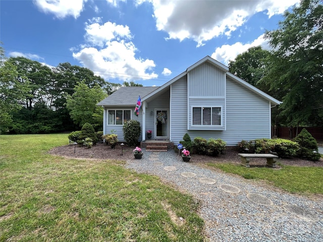 view of front of house featuring a front yard