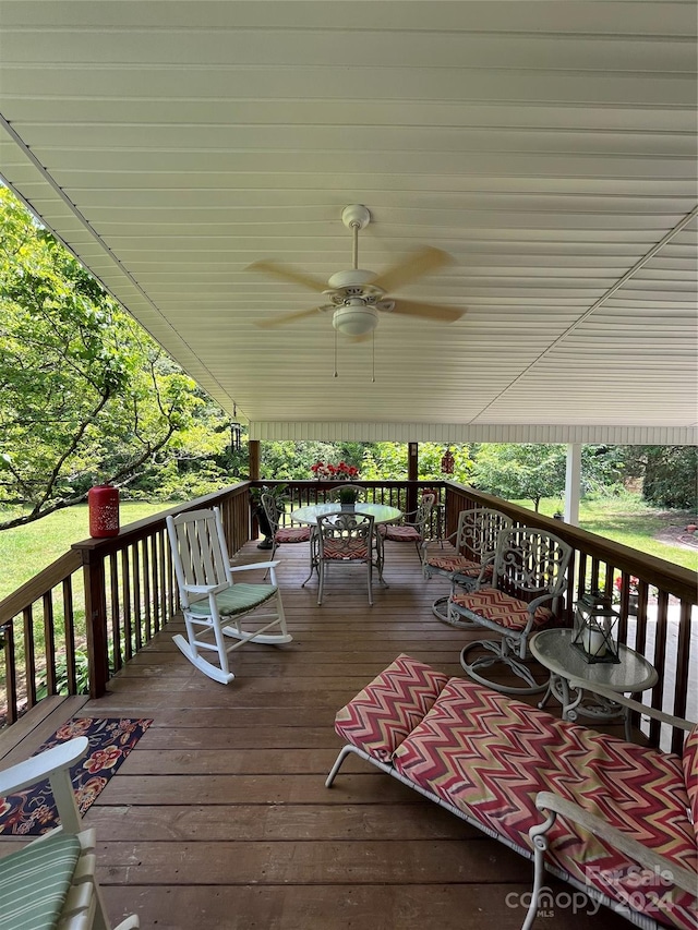 deck with ceiling fan