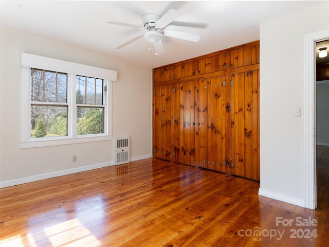 spare room featuring dark hardwood / wood-style floors and ceiling fan