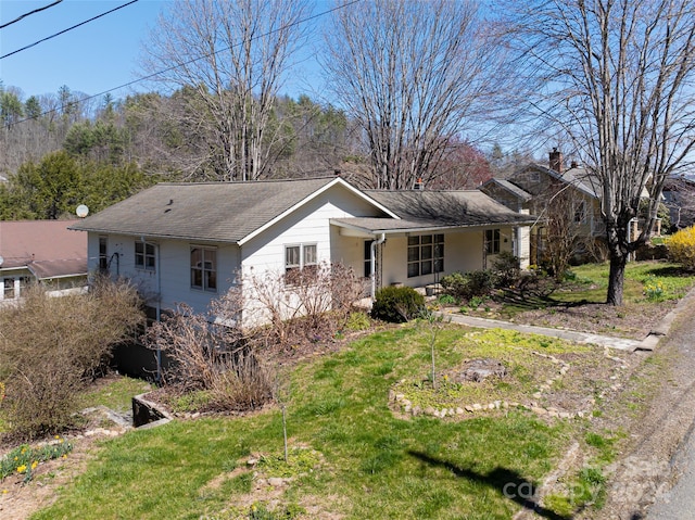 ranch-style home with a porch