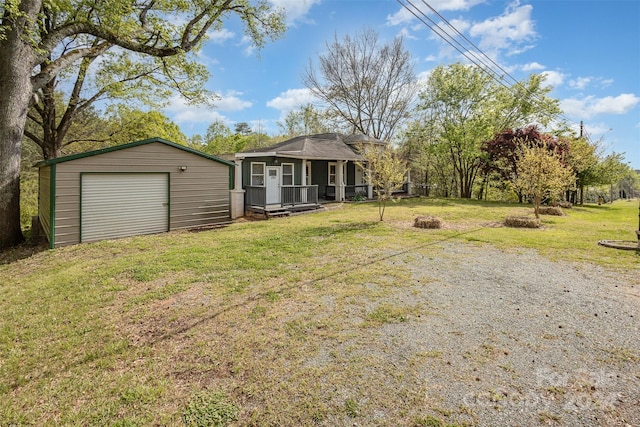 view of yard featuring an outdoor structure and a garage