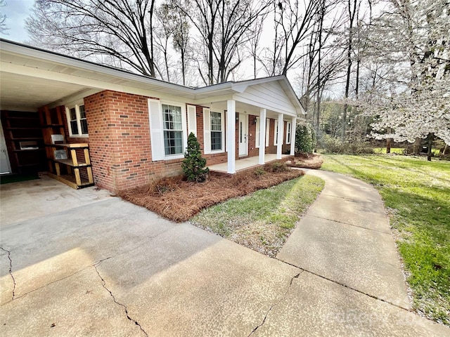 view of front of property with a porch and a front lawn