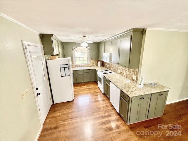 kitchen with ceiling fan, crown molding, light hardwood / wood-style flooring, backsplash, and white appliances