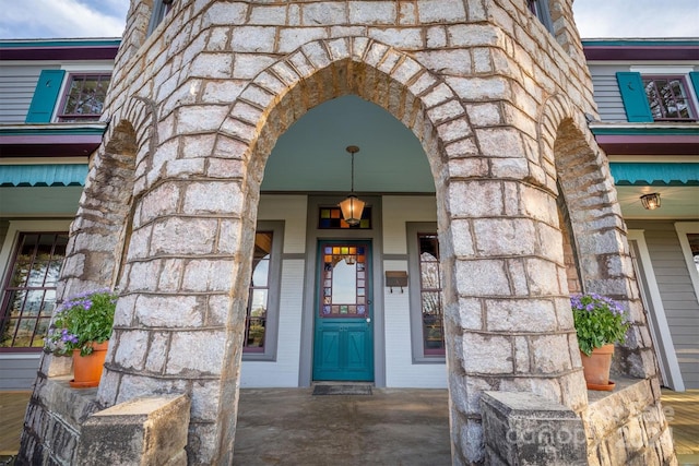 property entrance with covered porch