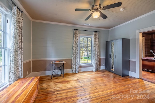 spare room with light hardwood / wood-style flooring, ceiling fan, and crown molding