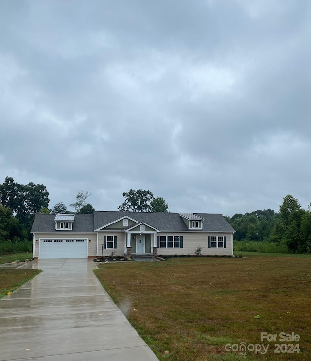 view of front of house with a garage and a front yard