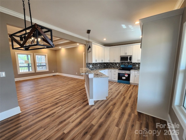 kitchen featuring tasteful backsplash, baseboards, appliances with stainless steel finishes, and open floor plan