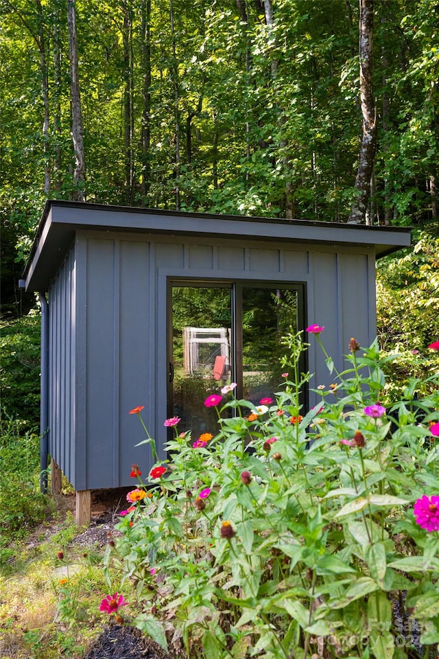 view of outbuilding