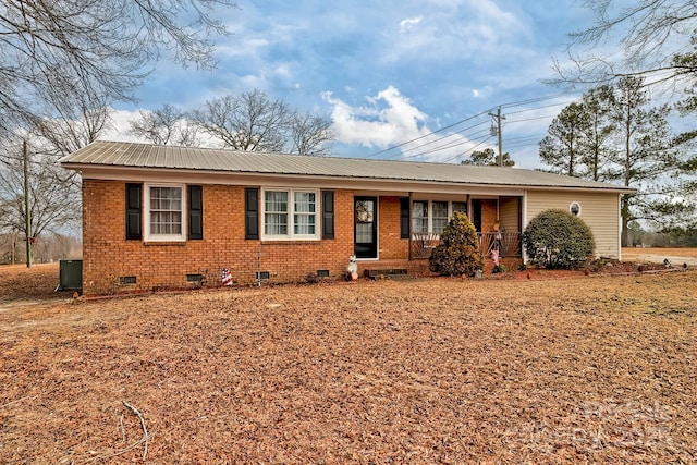 ranch-style home featuring a porch