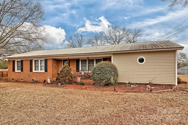 ranch-style house with covered porch