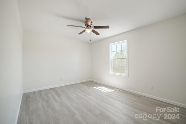 empty room with light hardwood / wood-style flooring and ceiling fan