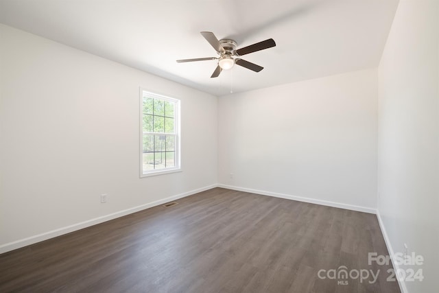 spare room featuring dark hardwood / wood-style floors and ceiling fan