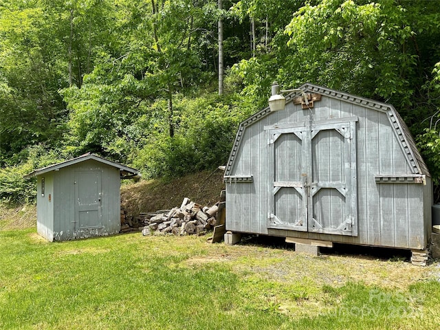 view of outbuilding featuring a lawn