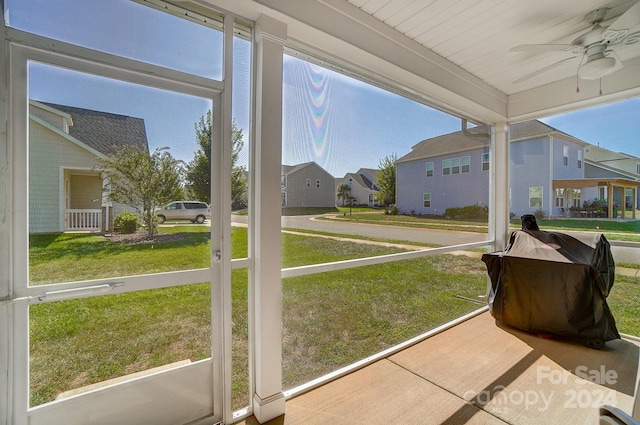 sunroom / solarium featuring ceiling fan