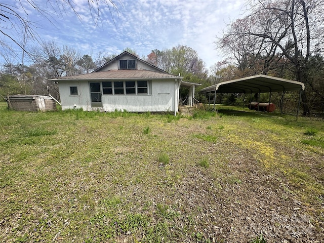 view of yard featuring a carport