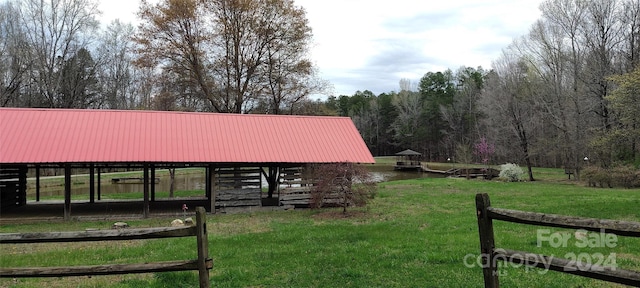 view of property's community featuring a lawn