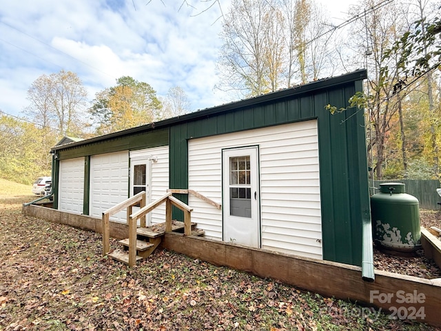 view of outbuilding