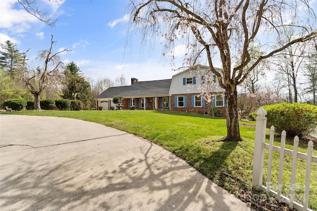 view of front of home with a front lawn